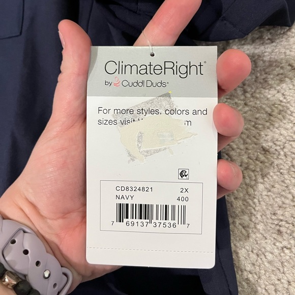 ClimateRight by CuddlDuds 6 Pocket Scrub Top - Picture 9 of 11